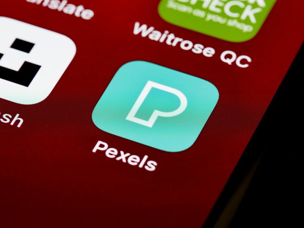 Quels sont les critères pour choisir une solution de gestion des identités pour les grandes entreprises?